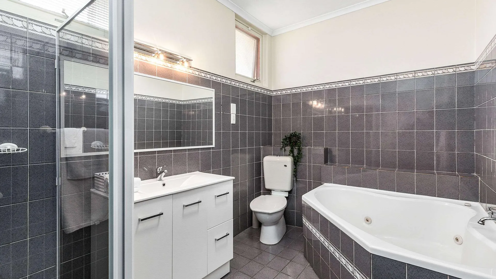 Comfort Inn Glenelg Adelaide Australia