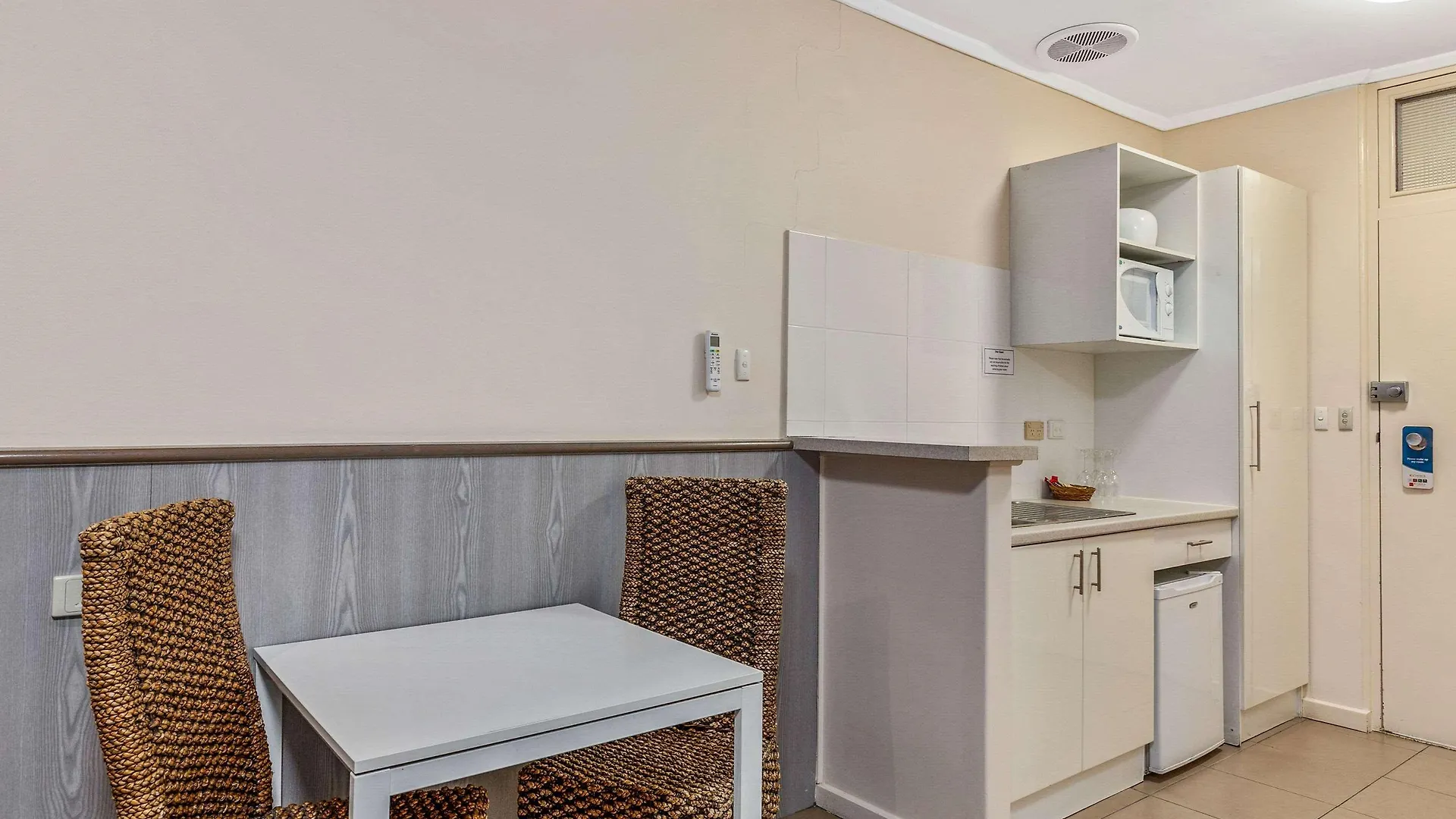 Comfort Inn Glenelg Adelaide Motel